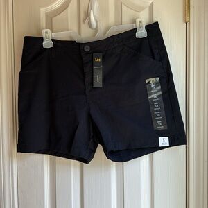 NWT LEE REGULAR FIT MIDRISE BLACK SHORTS SZ 18